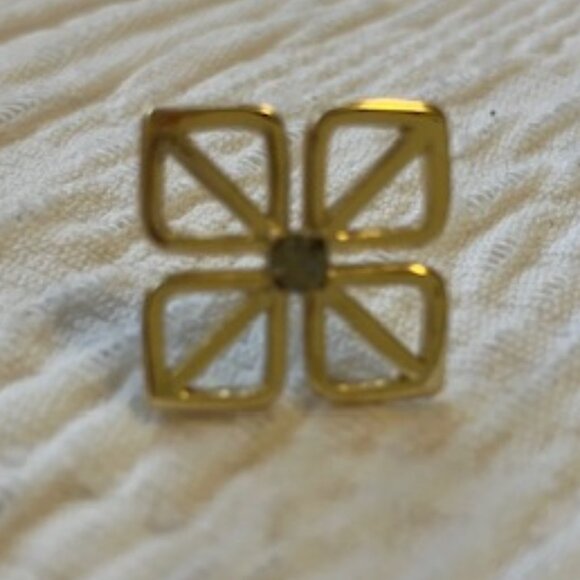 Gold Clover Leaf Stud Earrings - Picture 4 of 4